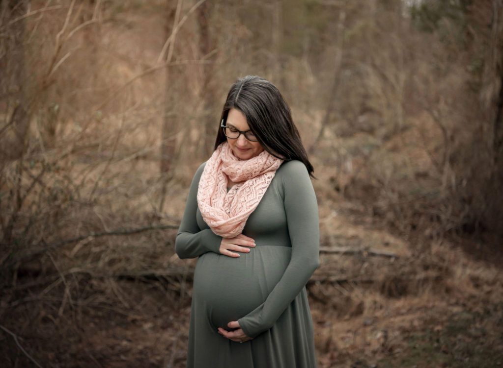 Maternity_portrait_session_expectant_mom_pregnant_green_dress_pink_scarf_woods_Fischers_Park_lansdale