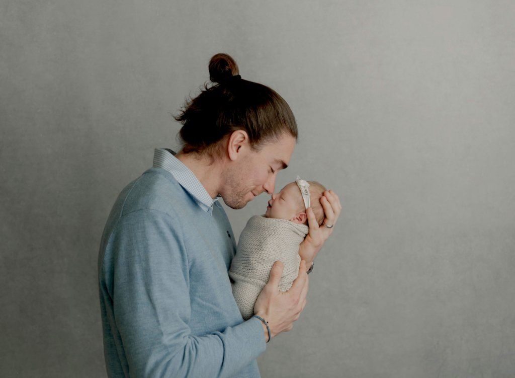 dad_holding_newborn_baby_girl_blue_sweater_noses_touching_lansdale_newborn