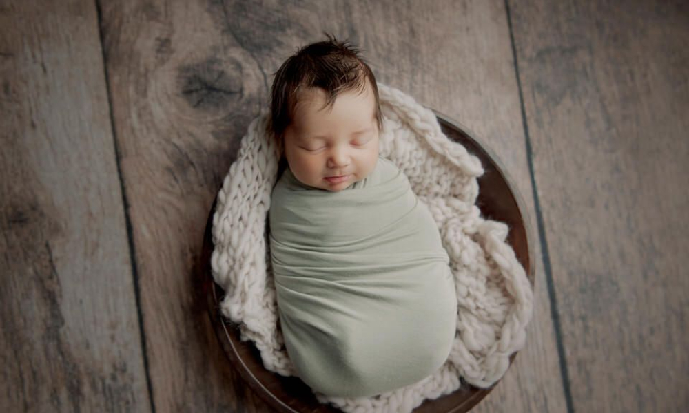 Newborn baby sleeping woo-bowl gray blanket