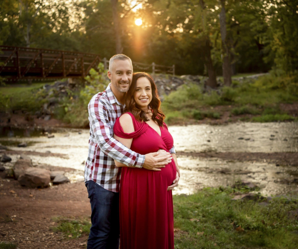 husband and pregnant wife at Fischers Park